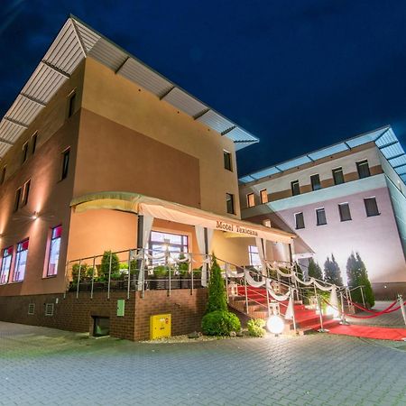 Hotel Texicana Sulechów Buitenkant foto