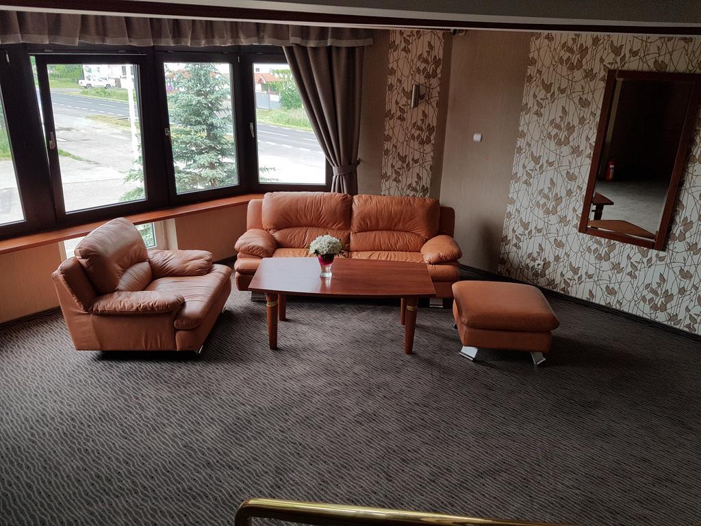 Hotel Texicana Sulechów Buitenkant foto