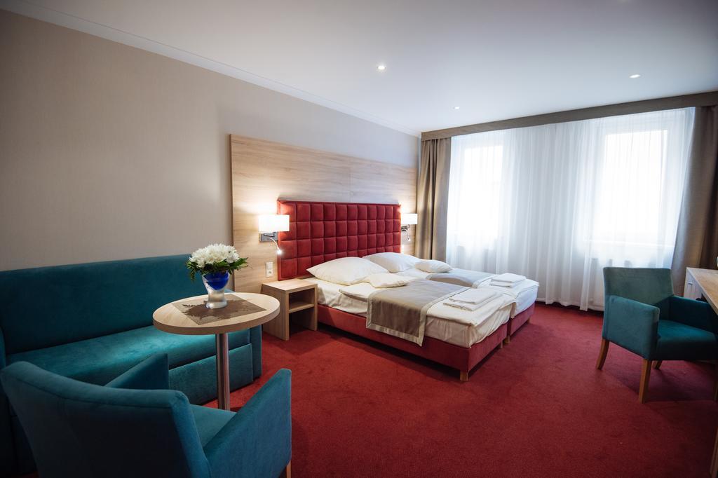 Hotel Texicana Sulechów Buitenkant foto