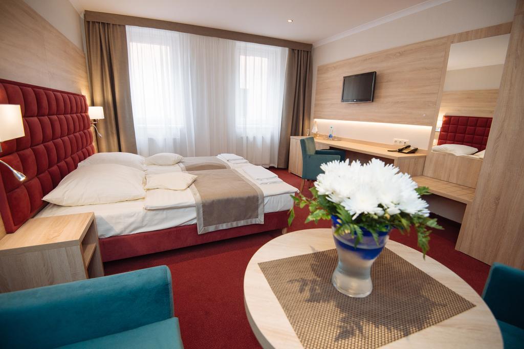 Hotel Texicana Sulechów Buitenkant foto