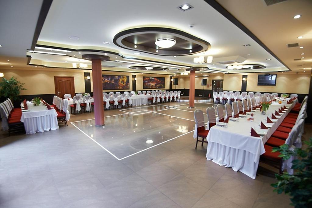 Hotel Texicana Sulechów Buitenkant foto