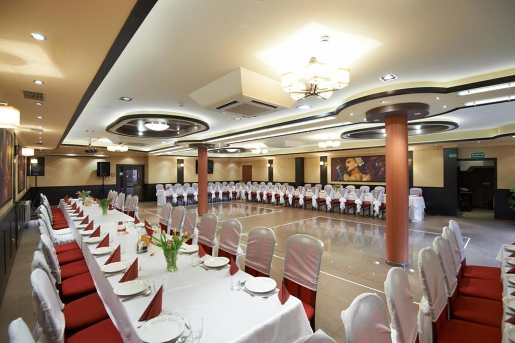 Hotel Texicana Sulechów Buitenkant foto