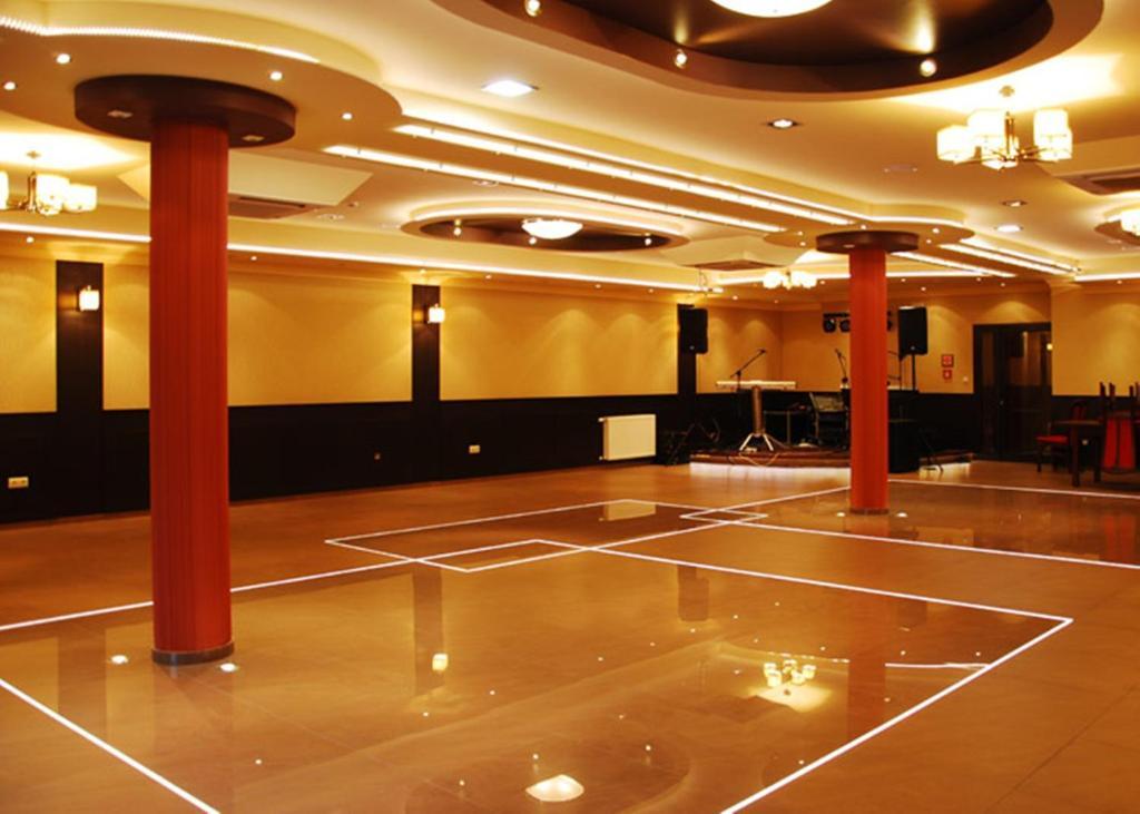 Hotel Texicana Sulechów Buitenkant foto