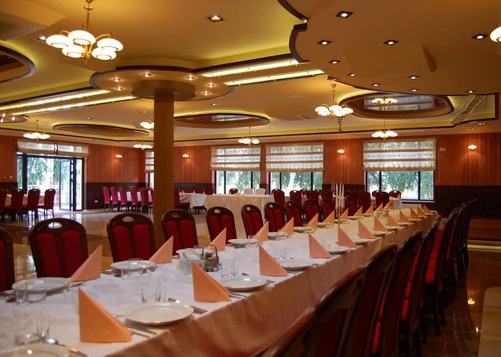 Hotel Texicana Sulechów Buitenkant foto